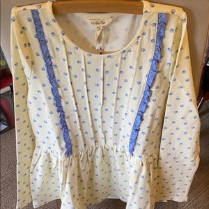 Long sleeve top with acorns